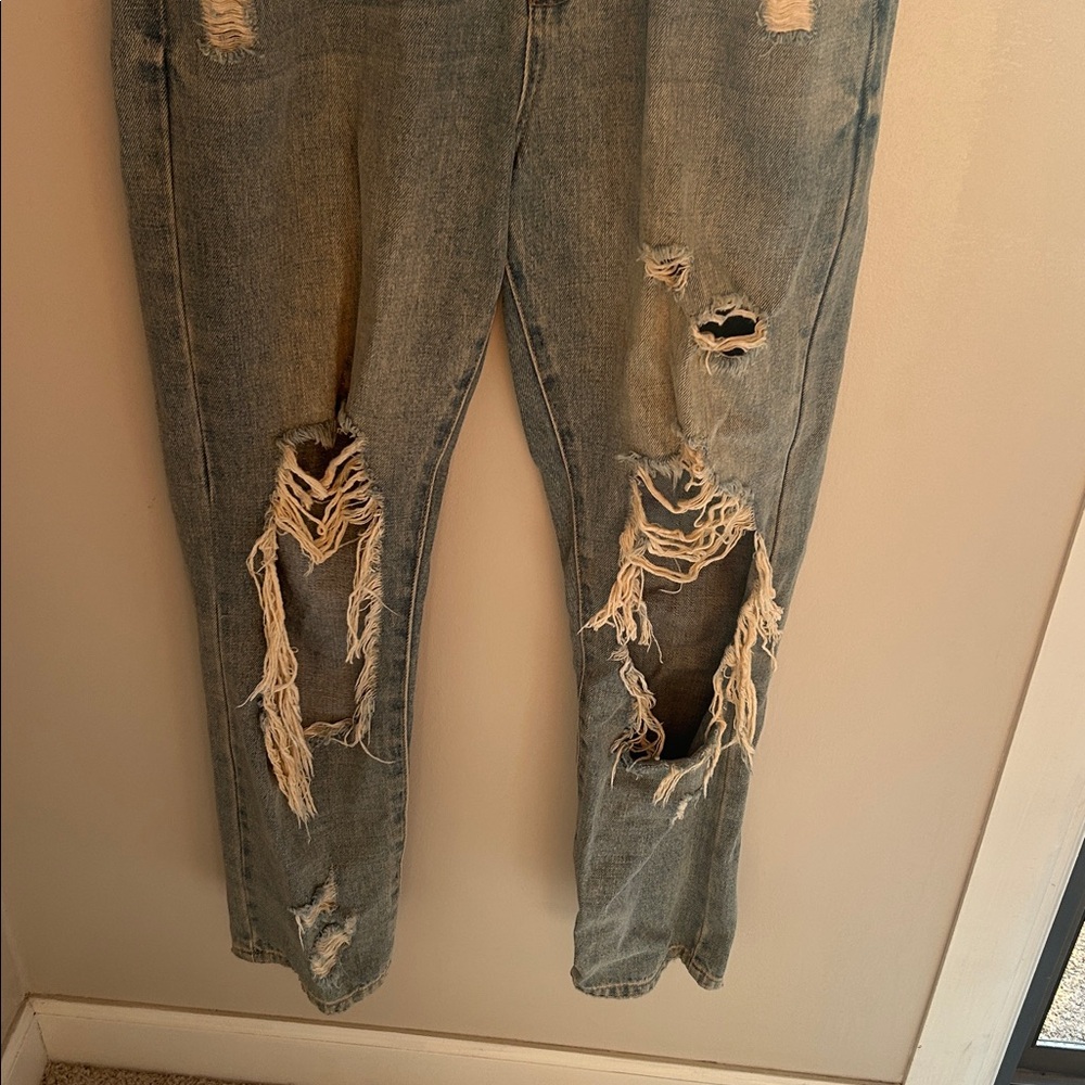 Distressed Blue/Gray Ripped Jeans - Picture 4 of 13